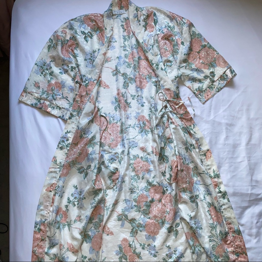 Erika Taylor Intimates robe - Picture 6 of 9